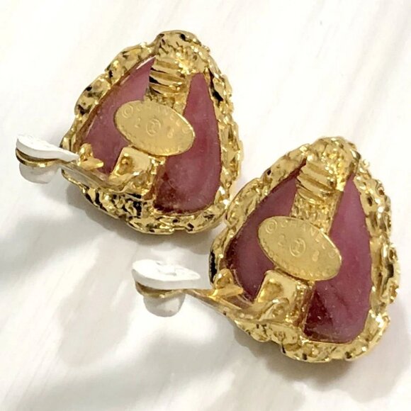 CHANEL Red Gripoix Stones Triangle Clip-On Earrings Gold Tone 28 Auth w/Box - Picture 8 of 10